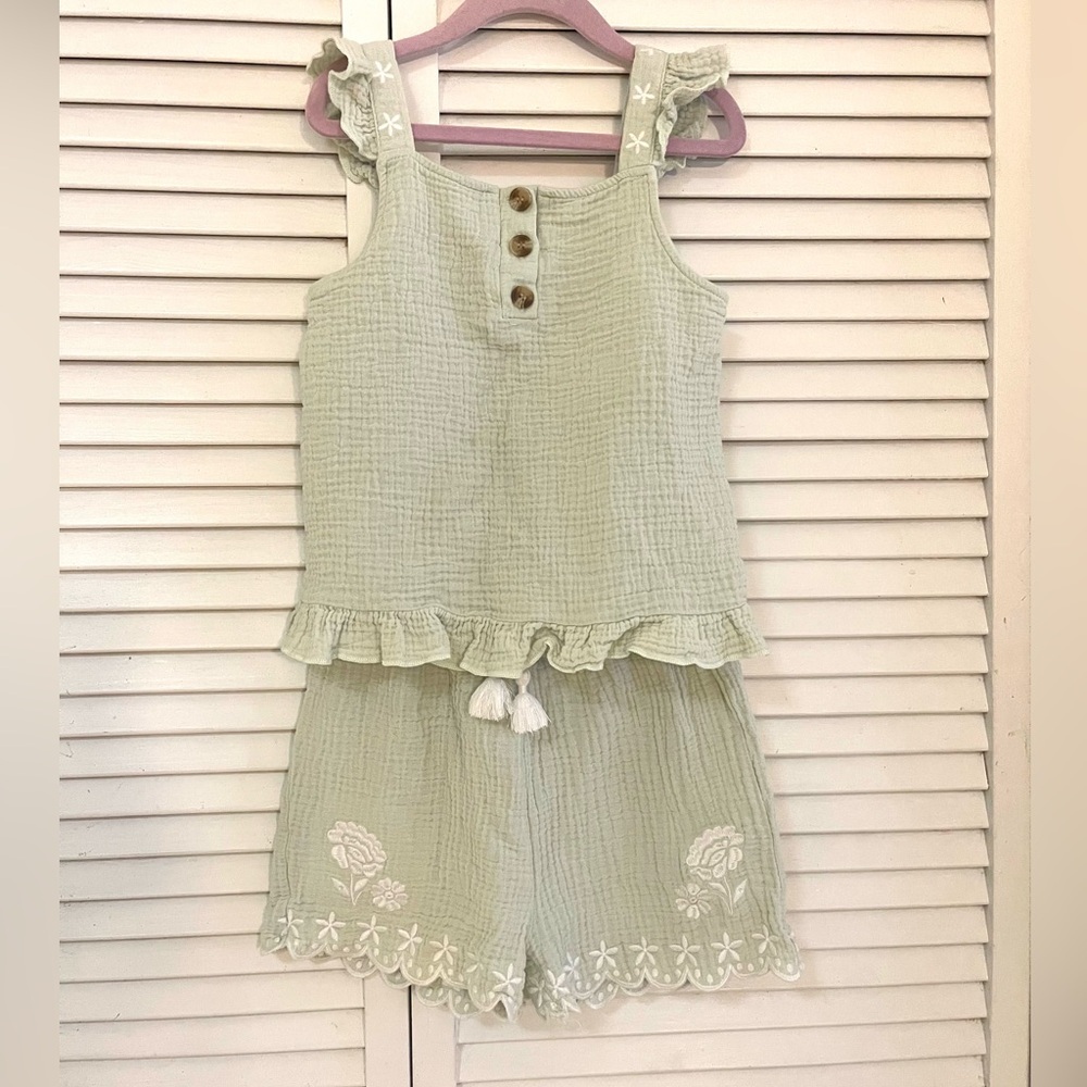 Girls  LIGHT GREEN TEXTURED RUFFLE TOP AND SHORTS